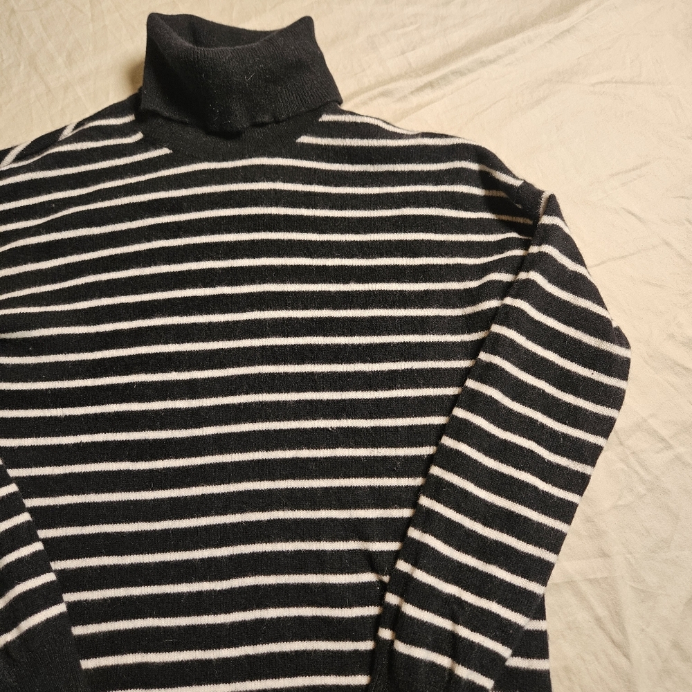 Nordstrom Cashmere Turtleneck Sweater Women's M Striped Black And White EUC Luxe